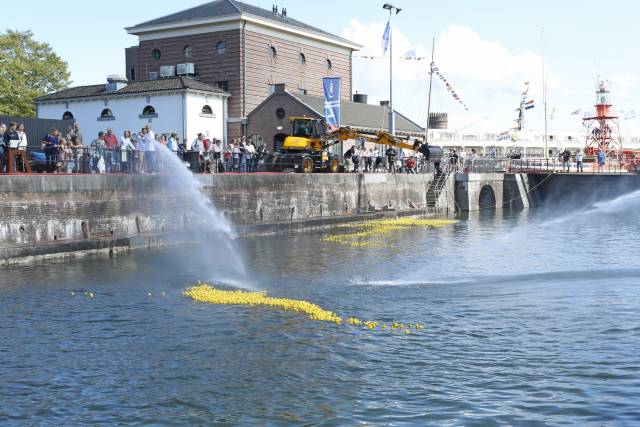 duckrace-2017-345 - Afbeelding 14 van 15